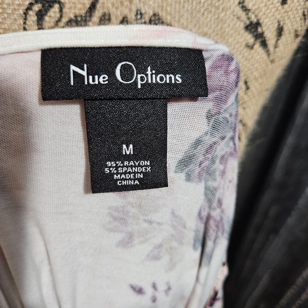 Nue Options Floral Blouse Size M - Picture 8 of 9